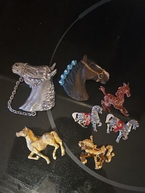 7 Assorted Horse Brooch Pin Lot